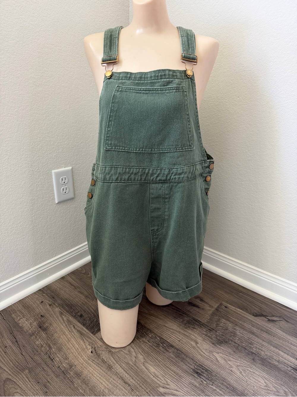 Overall shorts